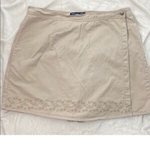 VENEZIA JEANS  Bauer Tan Mini Skirt with Floral Detail. Size 22